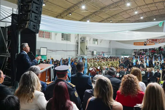 figueroa-anuncia-inversion-de-200-millones-de-dolares-en-obr