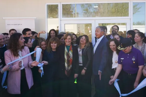 neuquen-inauguro-el-polo-integral-de-mujeres-y-diversidad-at