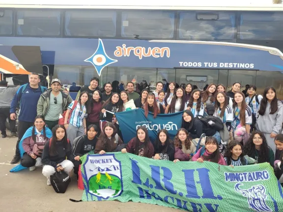 80-jugadoras-neuquinas-van-al-nacional-de-hockey-social-en-s