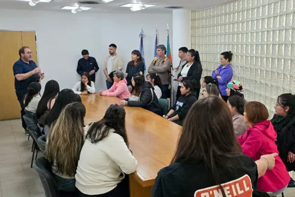 futuros-docentes-de-anelo-visitaron-el-cpe-para-conocer-el-s