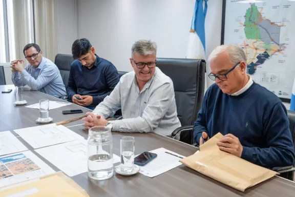 plaza-huincul-avanza-con-24-nuevas-viviendas-cuatro-empresas