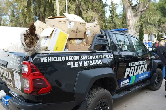 neuquen-destroza-800-armas-y-quema-115-kilos-de-droga-en-ava