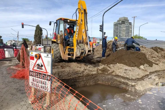 renuevan-200-metros-de-caneria-en-planas-por-obra-de-avenida