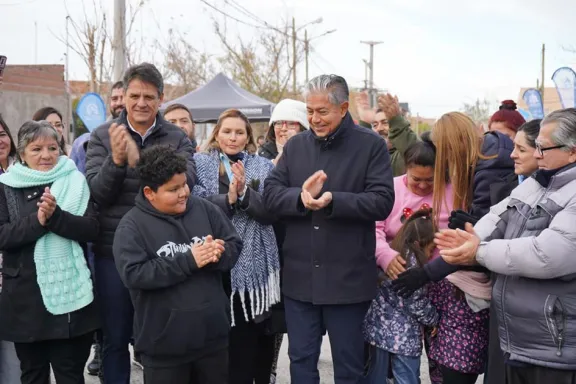 obras-historicas-en-el-sector-la-familia-agua-cloacas-y-gas-