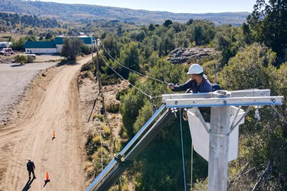 mas-de-4200-familias-neuquinas-acceden-a-electricidad-en-28-