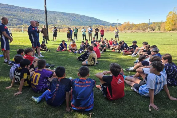 el-campus-de-carlos-mac-allister-llega-a-zapala-y-plaza-huin