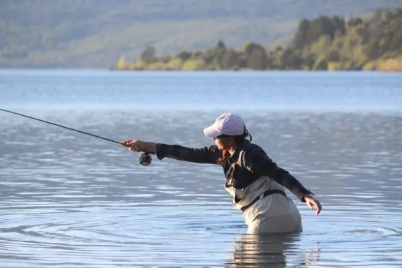 neuquen-abre-temporada-de-pesca-con-oficina-en-el-chimehuin