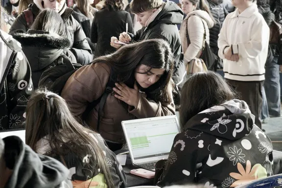 nqn-joven-con-voz-llega-a-plottier-con-talleres-arte-y-oport