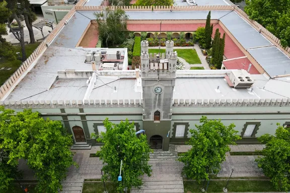 provincia-invierte-en-pavimento-para-centenario-y-maquinaria