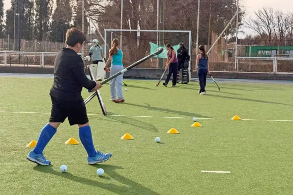 60-jovenes-vivieron-el-campus-de-hockey-de-invierno-en-ciuda