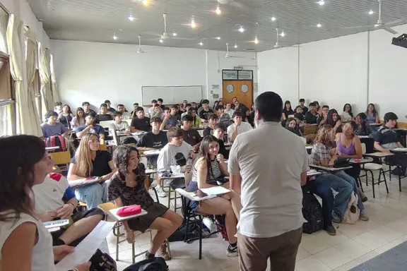 el-bpn-lleva-educacion-financiera-a-escuelas-y-universidades