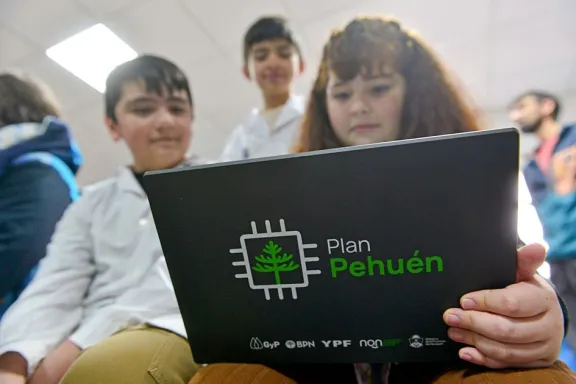 neuquen-invierte-17000-millones-para-equipar-escuelas-con-te