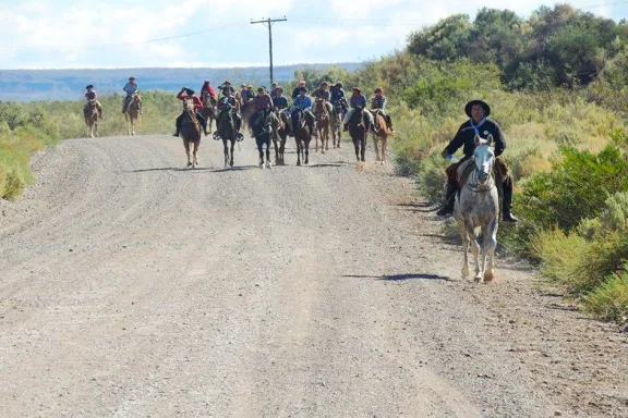 32-cabalgata-en-homenaje-a-moncho-aguila-picun-leufu-abre-su