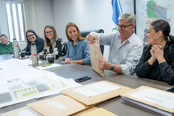 seis-empresas-compiten-por-ampliar-la-epet-n-10-de-plaza-hui