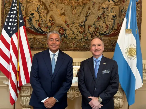 figueroa-se-reunio-con-embajadores-de-eeuu-francia-y-chile-p