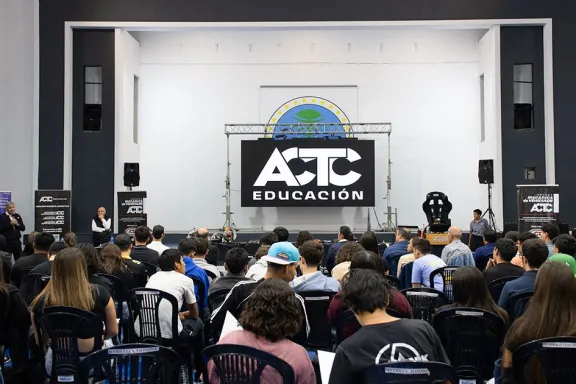 el-turismo-carretera-llego-a-las-aulas-130-estudiantes-tecni