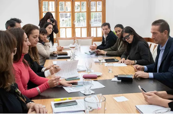 el-gobierno-y-aten-se-sentaron-a-dialogar-y-cerraron-acuerdo