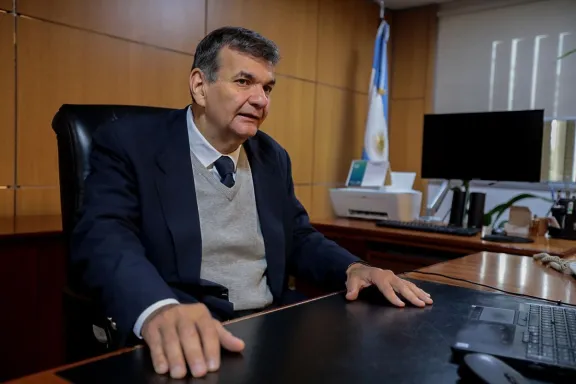 neuquen-mantiene-superavit-y-reduce-deuda-mientras-cae-la-co