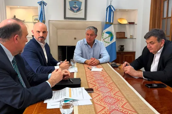 figueroa-lanza-programa-de-alivio-refinanciamiento-de-deudas