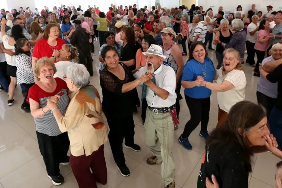 plottier-reunio-a-1300-personas-mayores-en-un-encuentro-de-i