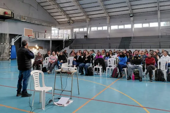 capacitaron-a-80-docentes-neuquinos-para-hacer-las-aulas-mas