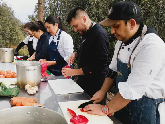 estudiantes-de-villa-el-chocon-cocinaron-en-el-festival-del-