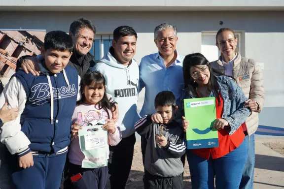 figueroa-entrego-16-viviendas-en-el-barrio-z1-no-sucede-en-o