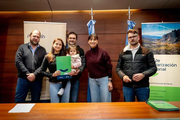 27-familias-de-centenario-reciben-permisos-de-ocupacion-tras