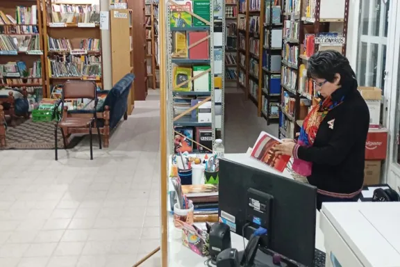 33-bibliotecas-populares-de-neuquen-reciben-fondos-provincia