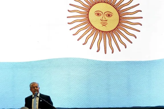 figueroa-expone-el-potencial-de-vaca-muerta-en-paris-ante-in