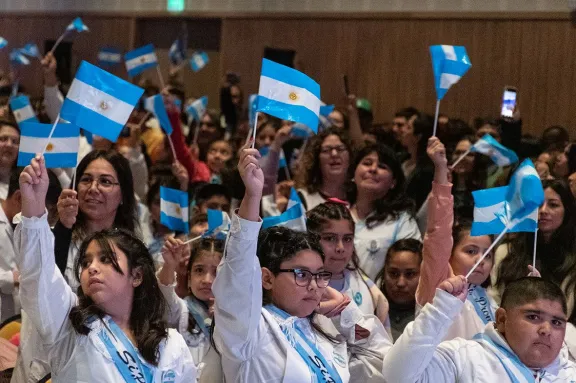 727-alumnos-prometeran-lealtad-a-la-bandera-en-el-ruca-che-e