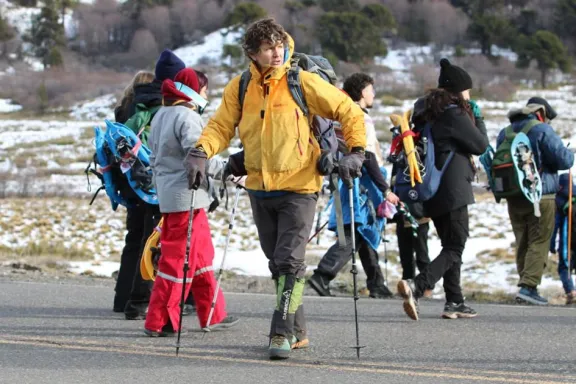mas-de-150-jovenes-vivieron-aventura-en-la-nieve-en-las-laja