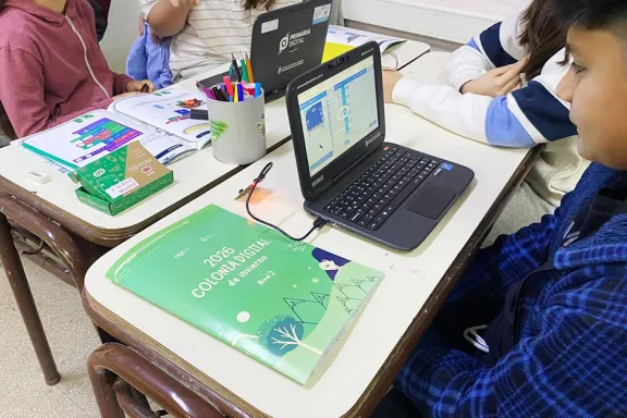 mil-estudiantes-neuquinos-probaron-tecnologia-de-punta-en-co