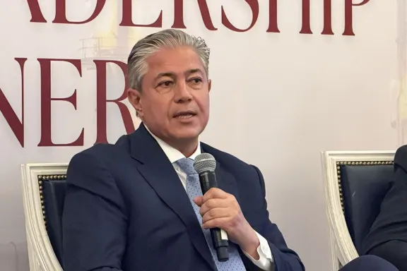 figueroa-en-washington-neuquen-apunta-a-consolidarse-como-po