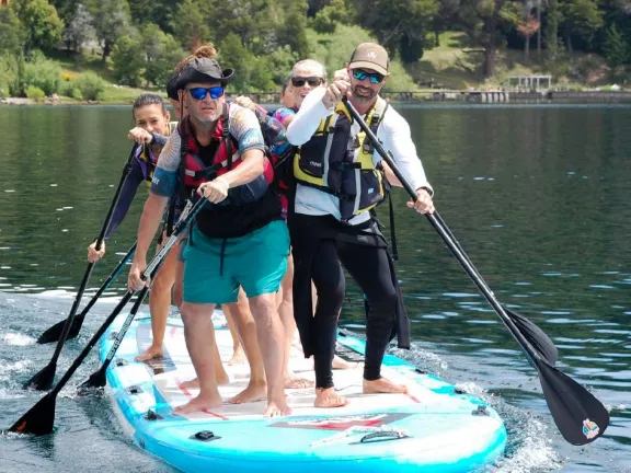 luna-llena-sobre-el-agua-astroturismo-nocturno-en-plottier-y