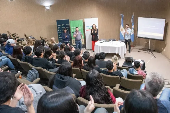 mas-de-100-docentes-neuquinos-se-capacitaron-en-programacion