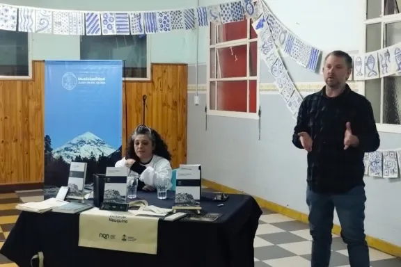el-fondo-editorial-neuquino-llevo-la-literatura-regional-a-j