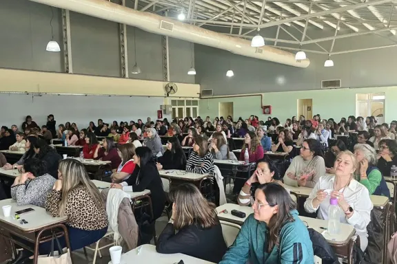 mas-de-300-docentes-rinden-concurso-de-ascenso-en-neuquen