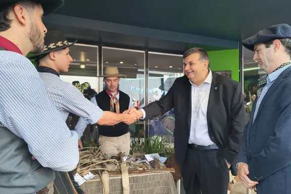 neuquen-llevo-sus-productos-estrella-a-la-expo-rural-de-pale