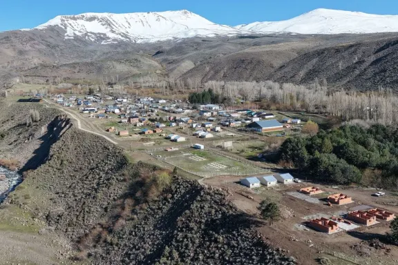 plan-neuquen-habita-avanzan-7-viviendas-en-los-miches-con-84