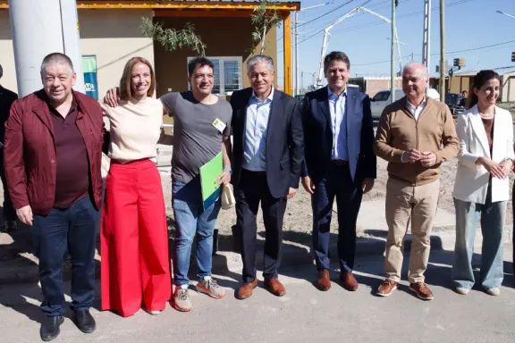 figueroa-entrego-18-viviendas-en-neuquen-capital-y-apunta-a-