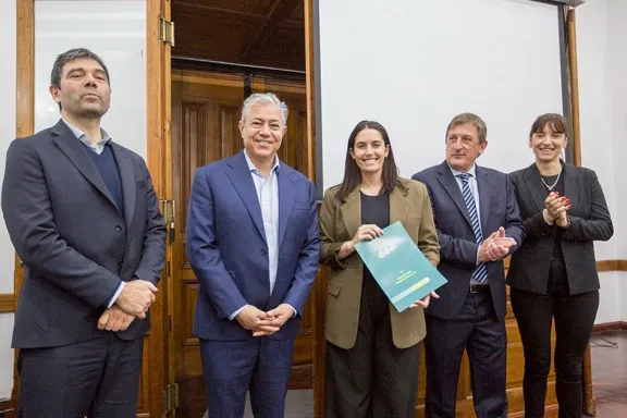 figueroa-adjudica-8-areas-de-exploracion-410-millones-de-dol