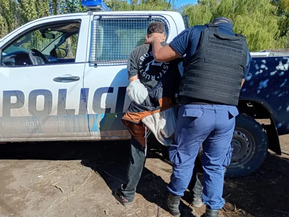 fue-a-recuperar-su-moto-robada-y-la-policia-encontro-400-gra