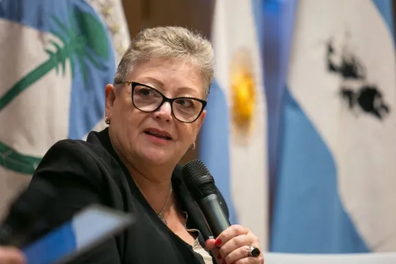 silvia-barrera-y-malvinas-somos-16-mujeres-y-nuestra-histori