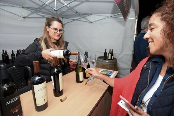 vinos-patagonicos-toman-el-centro-de-la-fiesta-nacional-del-