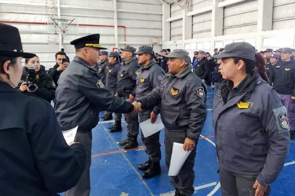 mas-de-170-policias-neuquinos-finalizaron-curso-para-ascende