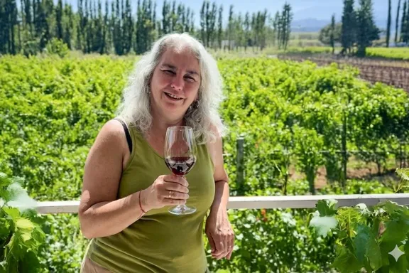 las-bodegas-artesanales-de-senillosa-apuestan-al-enoturismo-