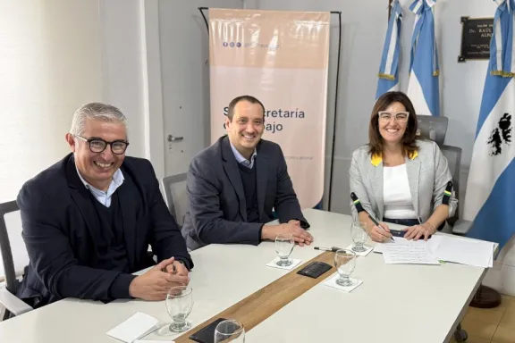 provincia-y-plottier-sellan-alianza-para-fortalecer-gestion-