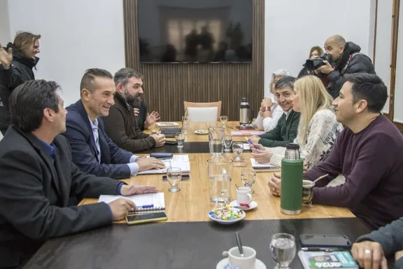 arrancaron-las-paritarias-del-segundo-semestre-con-ate-unavp