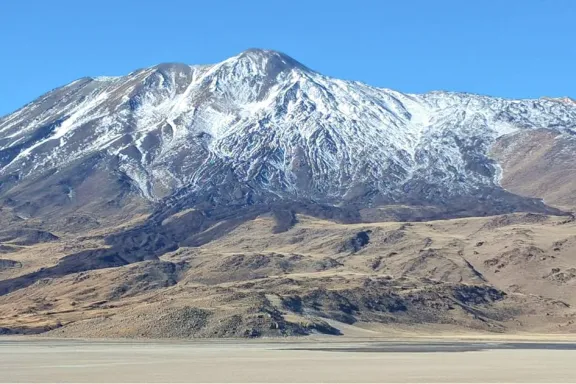 el-tromen-cumple-anos-el-volcan-de-3978-metros-que-alberga-h